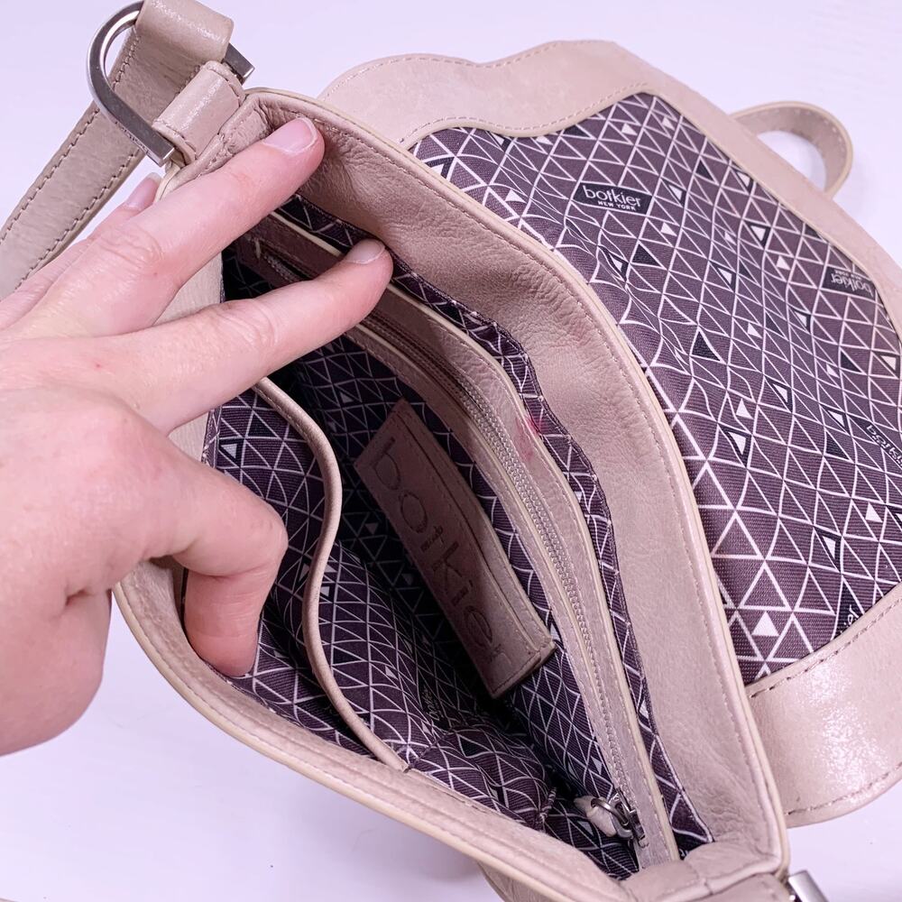 Botkier Trigger Saddle Crossbody Leather Bag Blush Pink Beige Stud 37730470 - Picture 9 of 11